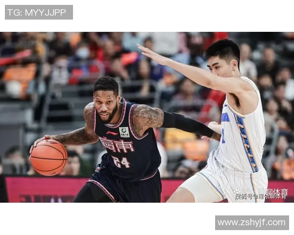 深圳篮球队比赛经验引发热议球迷对战术选择和球员表现的争论